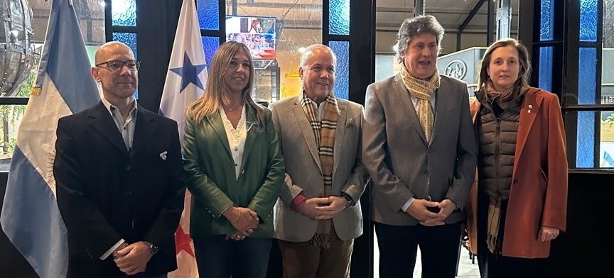 El embajador de Panamá visitó Funes y recorrió la ciudad junto al intendente Santacroce 